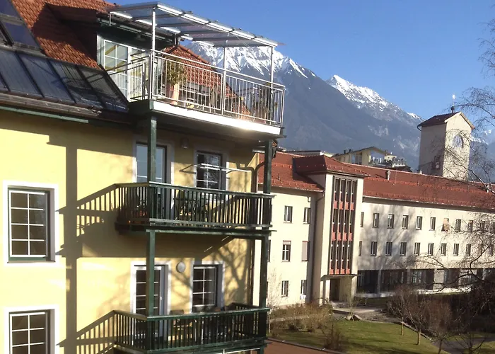 Riedz Apartments Innsbruck- Zentrales Apartmenthaus mit grüner Oase